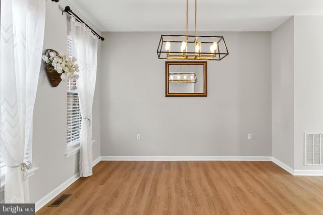 2410 DAKOTA LAKES DR, Herndon, VA 20171