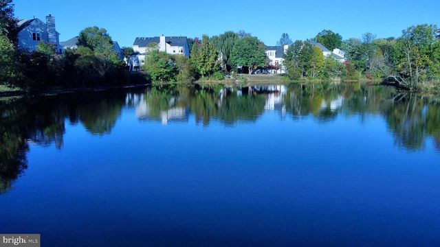 2410 DAKOTA LAKES DR, Herndon, VA 20171