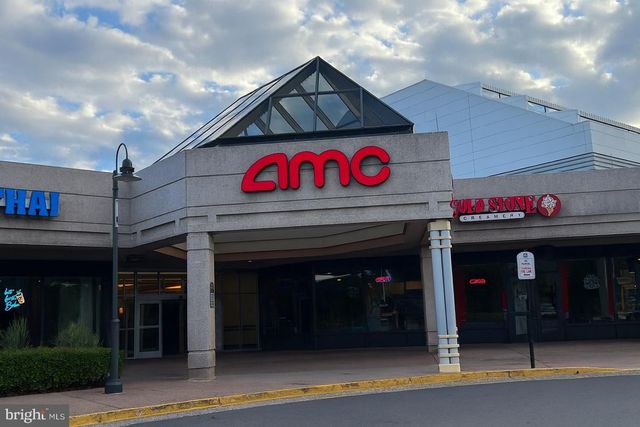 2410 DAKOTA LAKES DR, Herndon, VA 20171