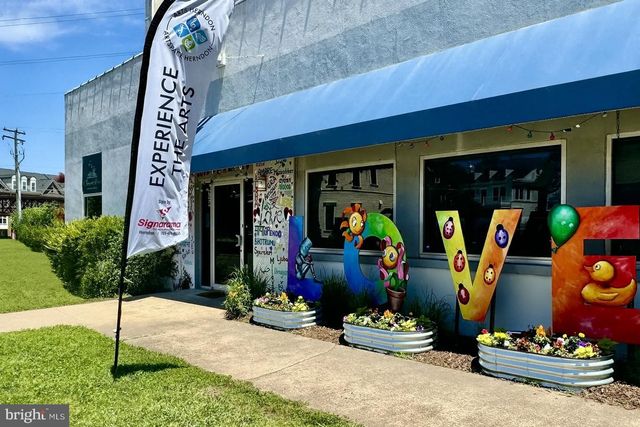 2410 DAKOTA LAKES DR, Herndon, VA 20171