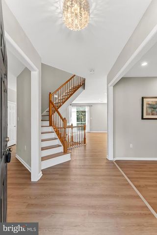 2410 DAKOTA LAKES DR, Herndon, VA 20171