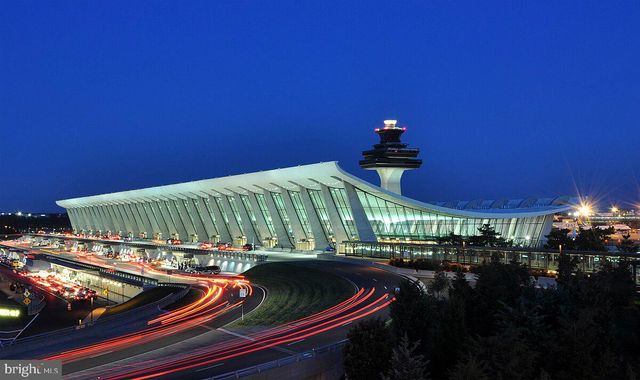 2410 DAKOTA LAKES DR, Herndon, VA 20171