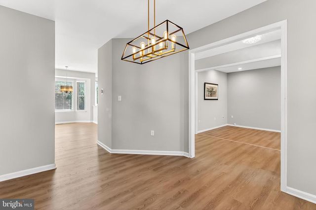 2410 DAKOTA LAKES DR, Herndon, VA 20171