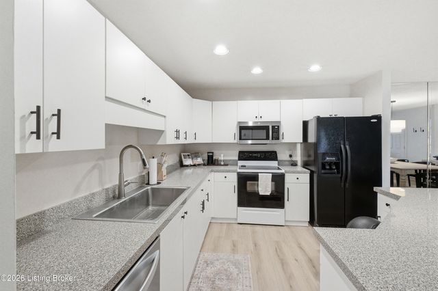 8509 Atrium Dr 201, Louisville, KY 40220