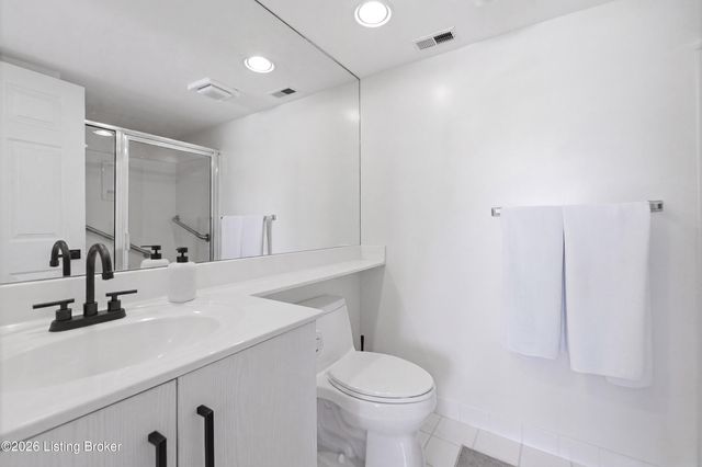 8509 Atrium Dr 201, Louisville, KY 40220
