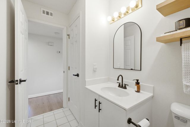8509 Atrium Dr 201, Louisville, KY 40220
