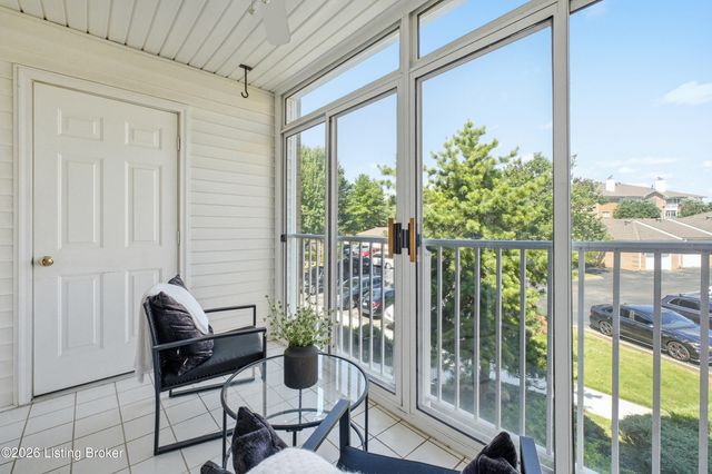 8509 Atrium Dr 201, Louisville, KY 40220