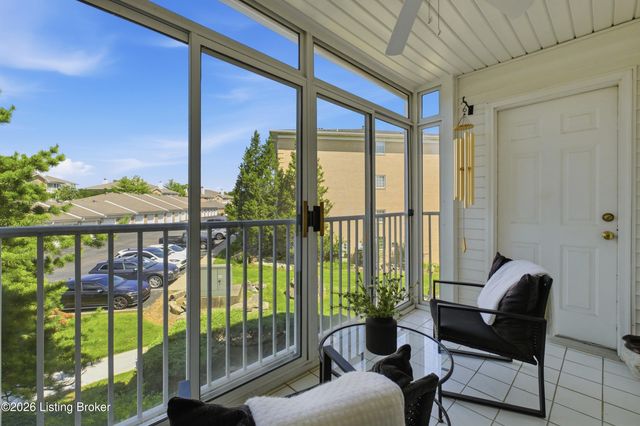 8509 Atrium Dr 201, Louisville, KY 40220