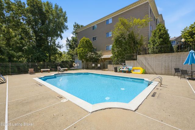 8509 Atrium Dr 201, Louisville, KY 40220