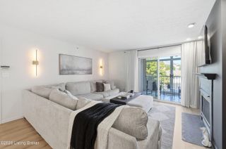 8509 Atrium Dr 201, Louisville, KY 40220