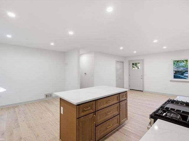 4616 Beuren Street, Shelby Twp, MI 48316
