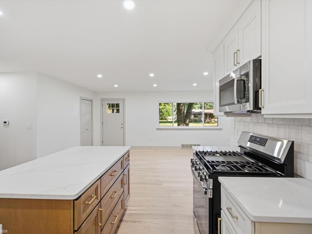 4616 Beuren Street, Shelby Twp, MI 48316