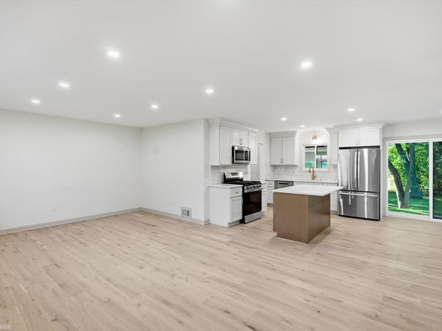 4616 Beuren Street, Shelby Twp, MI 48316