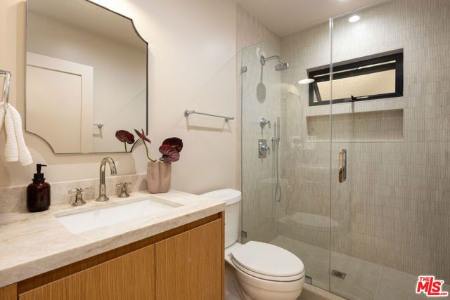 321 N Lucerne Boulevard, Los Angeles, CA 90004