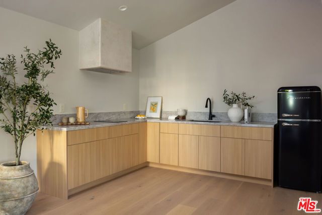 321 N Lucerne Boulevard, Los Angeles, CA 90004