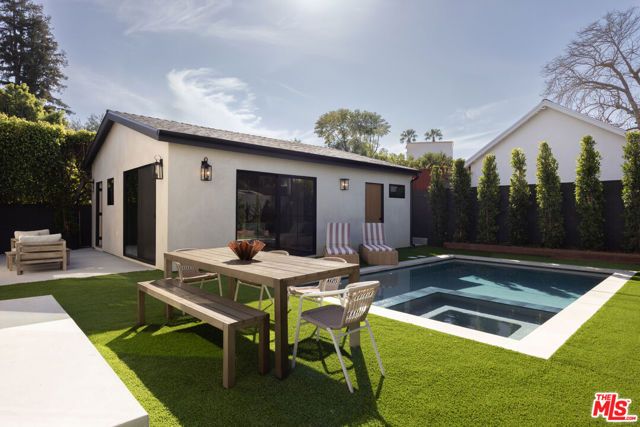 321 N Lucerne Boulevard, Los Angeles, CA 90004