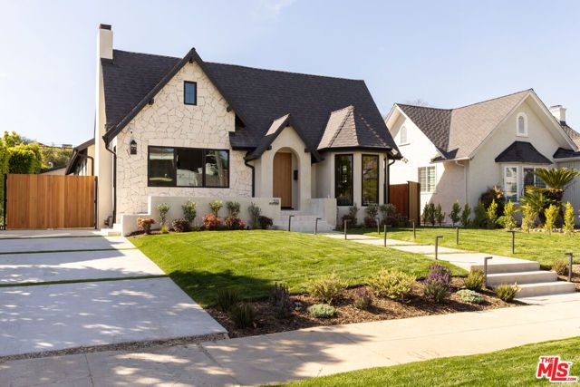 321 N Lucerne Boulevard, Los Angeles, CA 90004