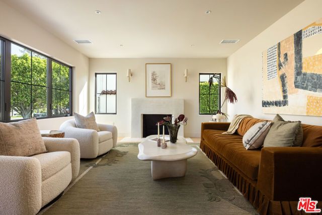 321 N Lucerne Boulevard, Los Angeles, CA 90004