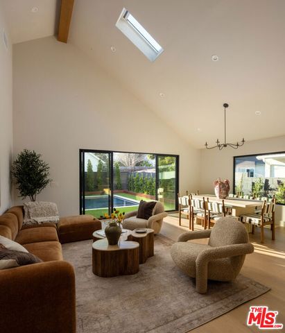 321 N Lucerne Boulevard, Los Angeles, CA 90004