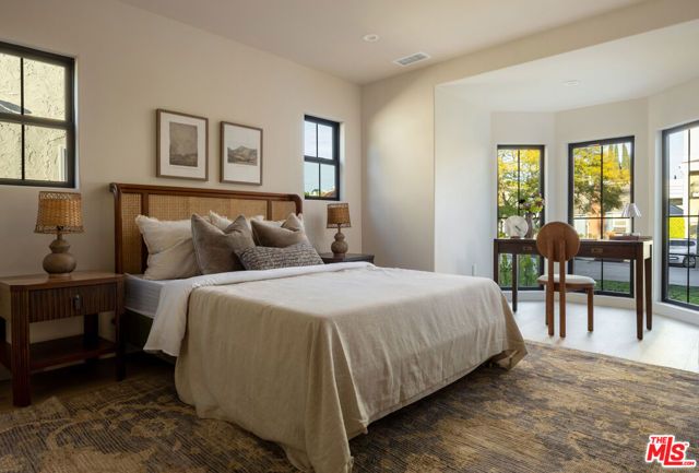 321 N Lucerne Boulevard, Los Angeles, CA 90004