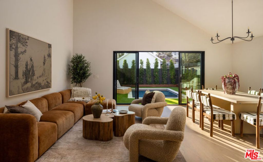 321 N Lucerne Boulevard, Los Angeles, CA 90004