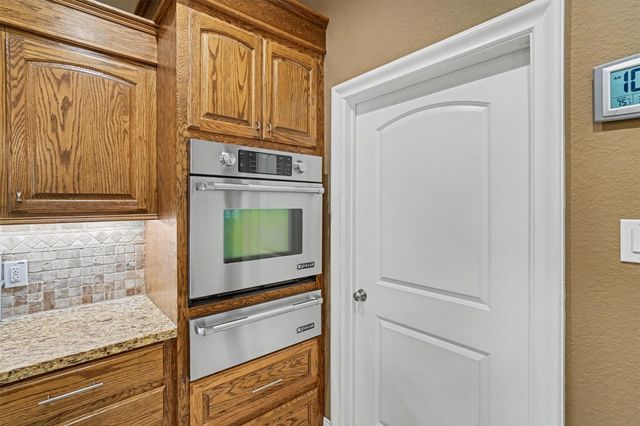 109 Avenue J, Dickinson, TX 77539