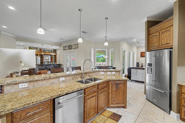 109 Avenue J, Dickinson, TX 77539