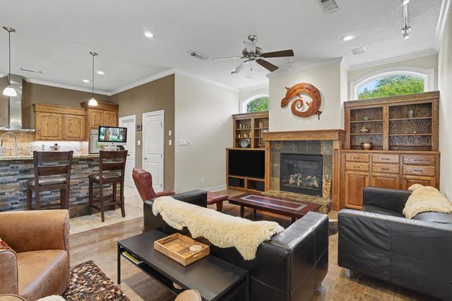 109 Avenue J, Dickinson, TX 77539