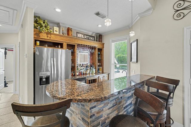 109 Avenue J, Dickinson, TX 77539