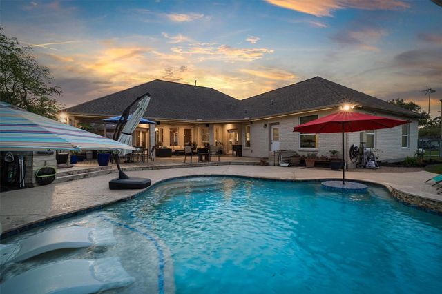 109 Avenue J, Dickinson, TX 77539