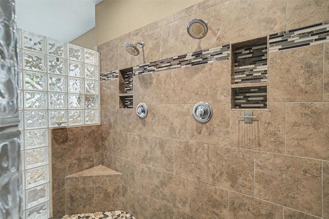 109 Avenue J, Dickinson, TX 77539