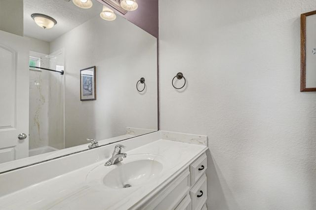 109 Avenue J, Dickinson, TX 77539