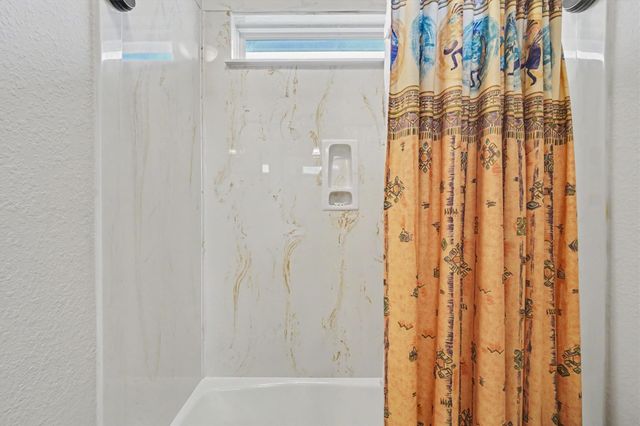 109 Avenue J, Dickinson, TX 77539