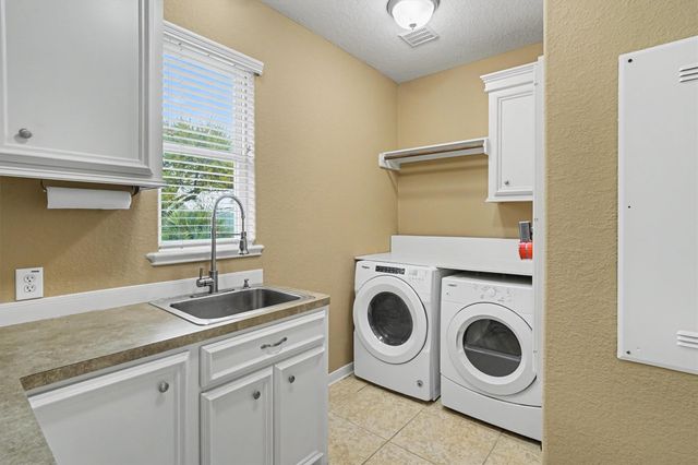 109 Avenue J, Dickinson, TX 77539