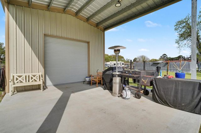 109 Avenue J, Dickinson, TX 77539