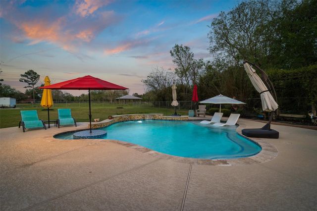 109 Avenue J, Dickinson, TX 77539