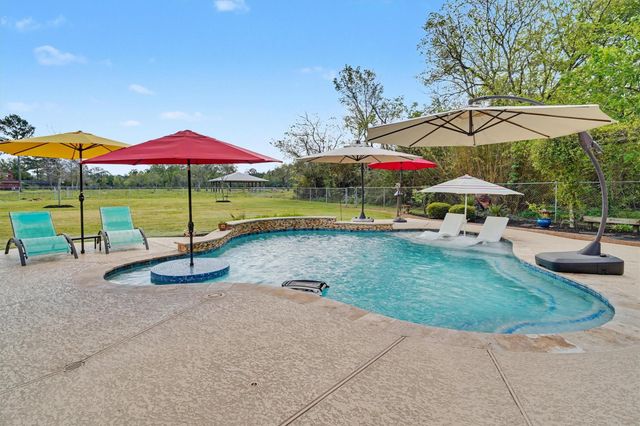 109 Avenue J, Dickinson, TX 77539