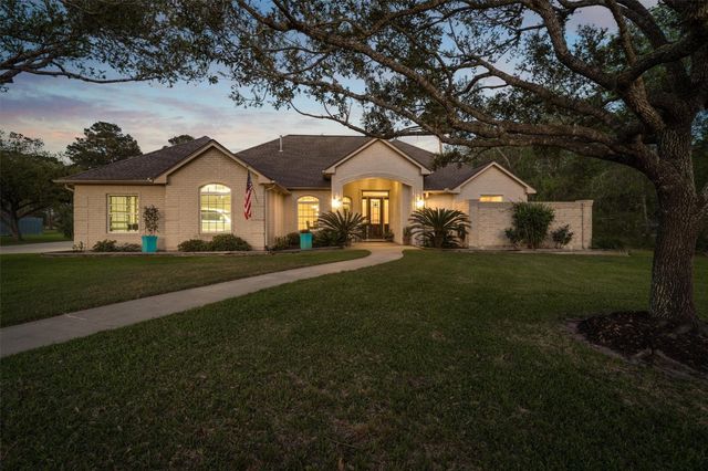 109 Avenue J, Dickinson, TX 77539