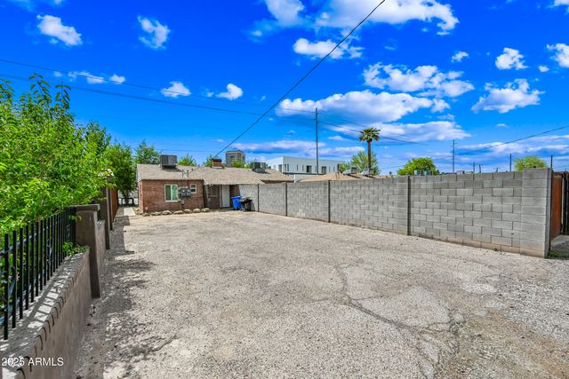 2709 N 7TH Street, Phoenix, AZ 85006