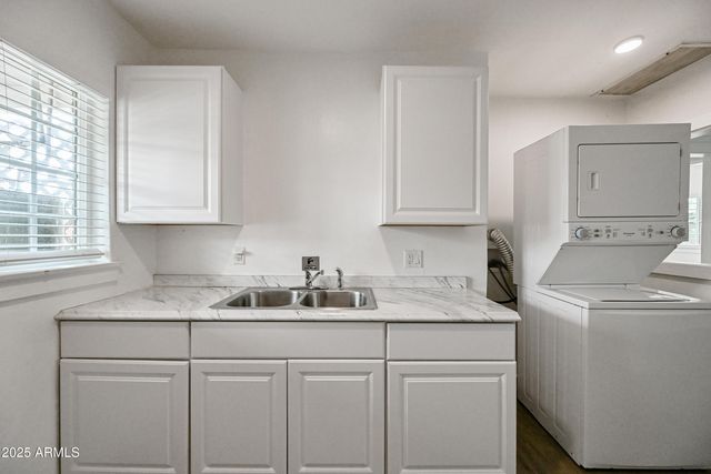 2709 N 7TH Street, Phoenix, AZ 85006