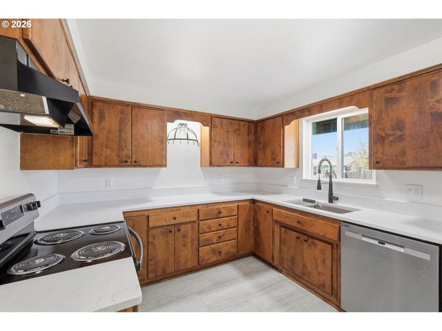 33626 PAIUTE Ln, Eugene, OR 97408