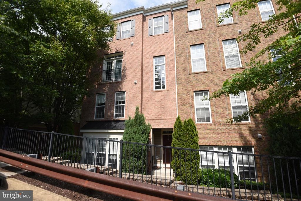 2358 MERSEYSIDE DR, Woodbridge, VA 22191