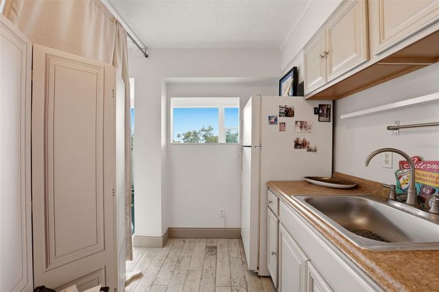 33 S GULFSTREAM AVENUE 404, Sarasota, FL 34236