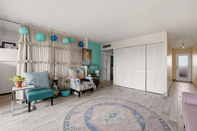 33 S GULFSTREAM AVENUE 404, Sarasota, FL 34236