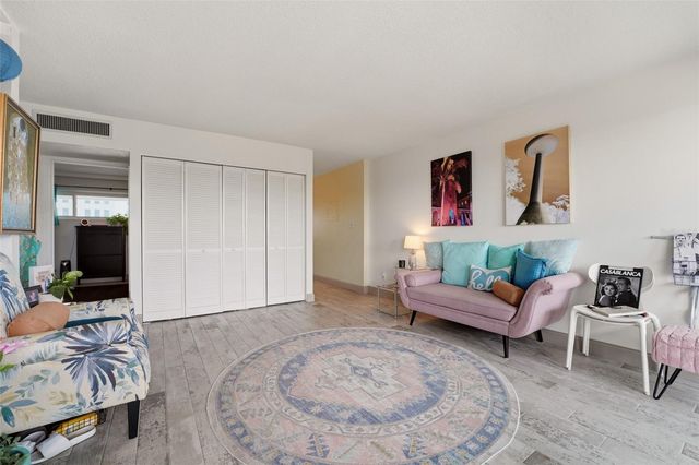 33 S GULFSTREAM AVENUE 404, Sarasota, FL 34236