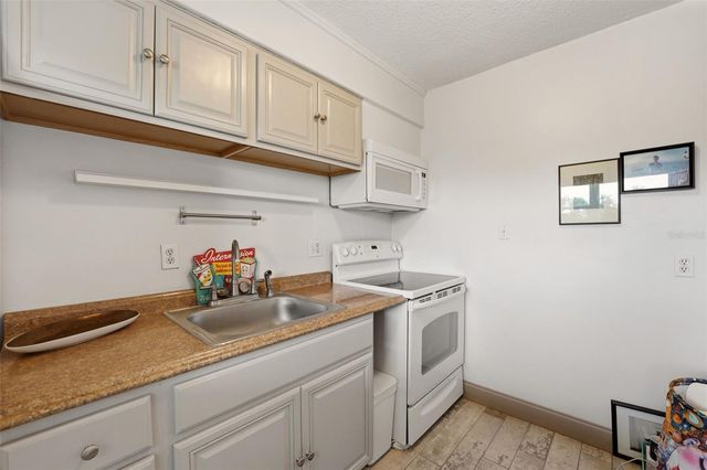 33 S GULFSTREAM AVENUE 404, Sarasota, FL 34236
