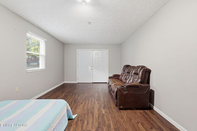 5516 W Emory Rd, Powell, TN 37849