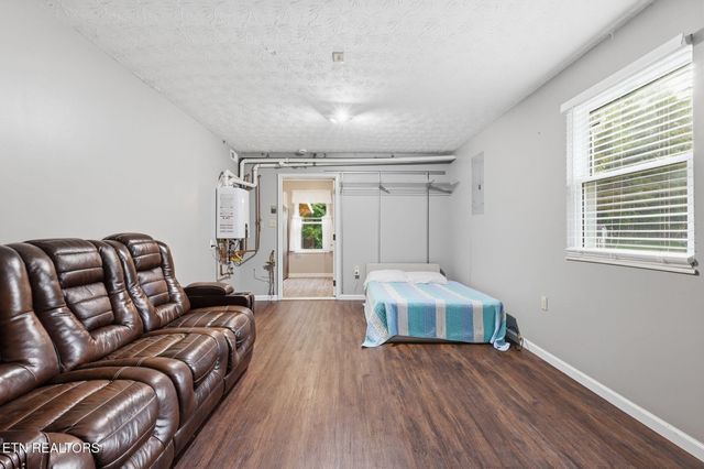 5516 W Emory Rd, Powell, TN 37849