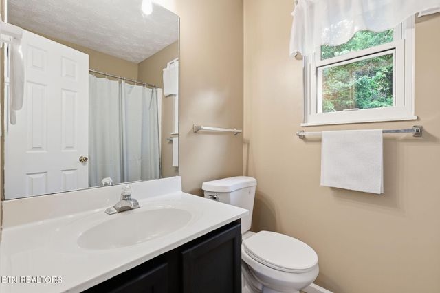 5516 W Emory Rd, Powell, TN 37849