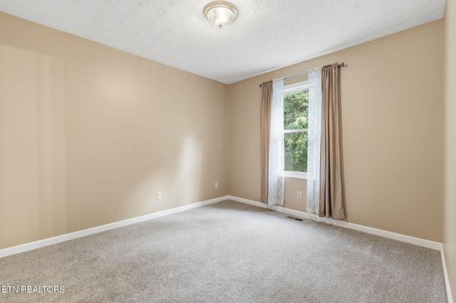 5516 W Emory Rd, Powell, TN 37849